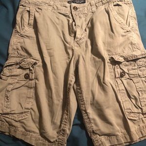 Men’s American Eagle cargo shorts